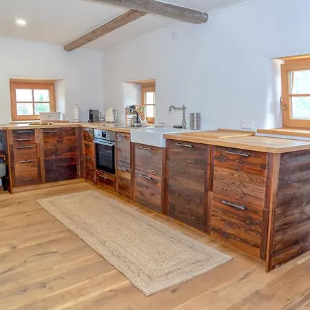 Obiralmhuette Mosgan شاليه باد ايزينكابيل